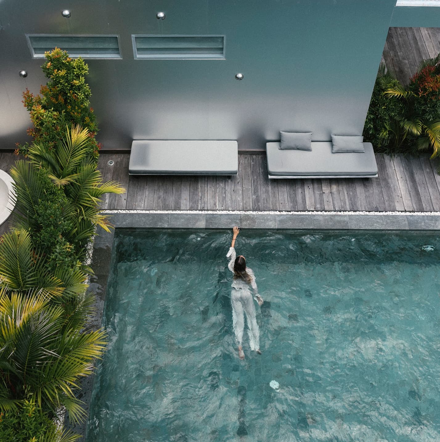 "Bali, a Bath
for the Spirit" right background