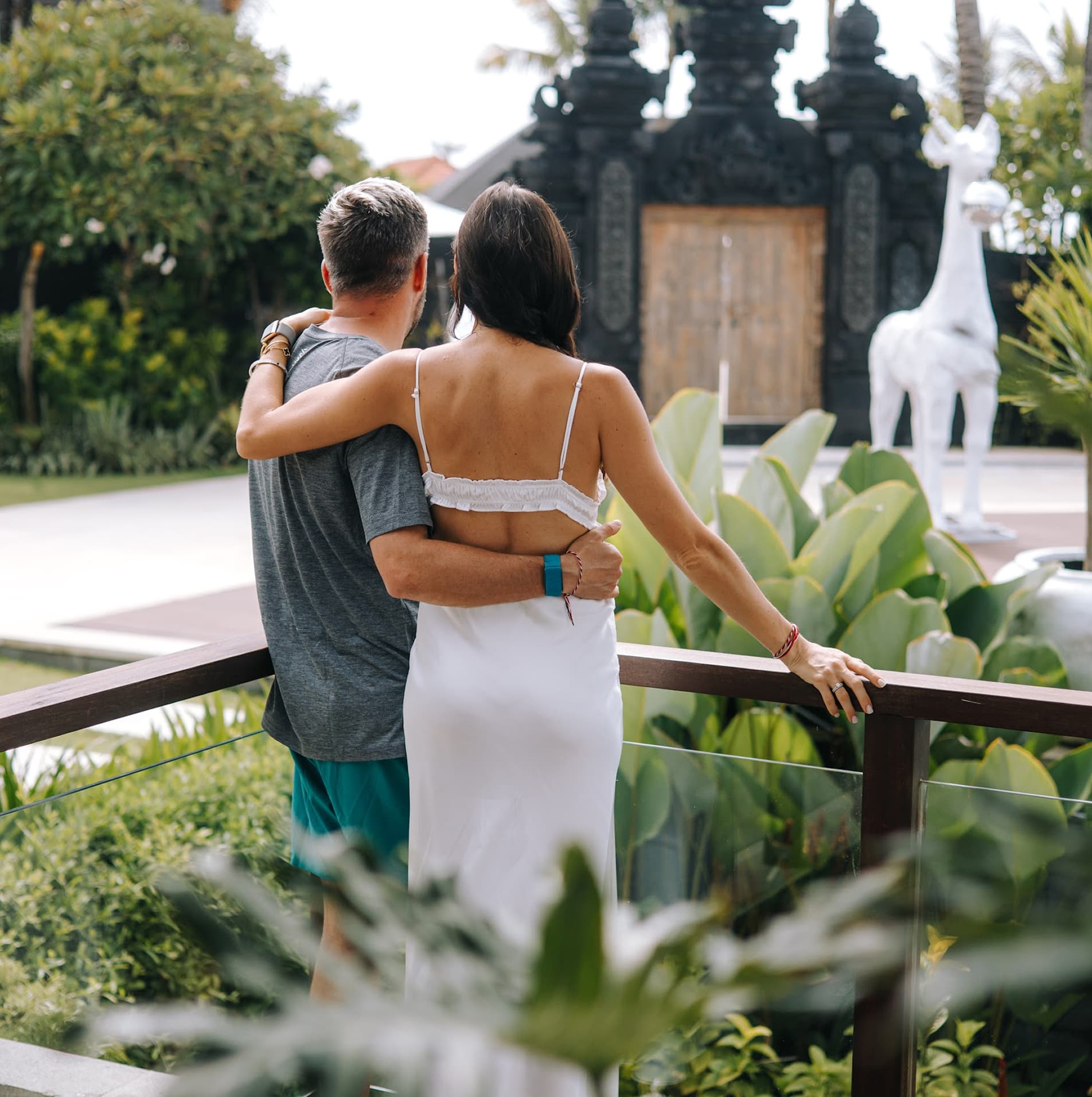 “Private Episode
Vol. VI” right background